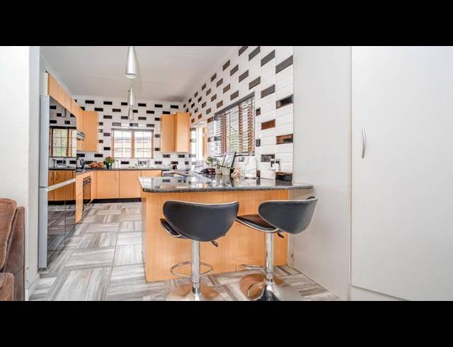 3 BEDROOM HOUSE FOR SALE IN SHARONLEA